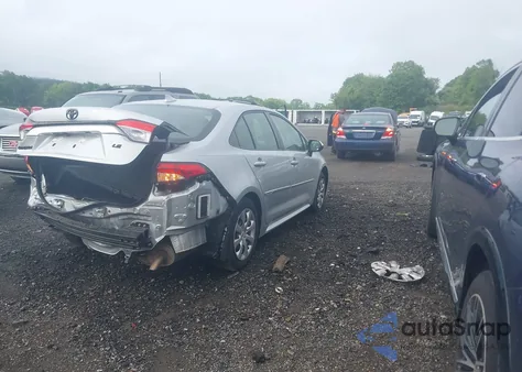 2021 Toyota Corolla Le z USA, uszkodzony, nr VIN JTDEPMAE3MJ131636